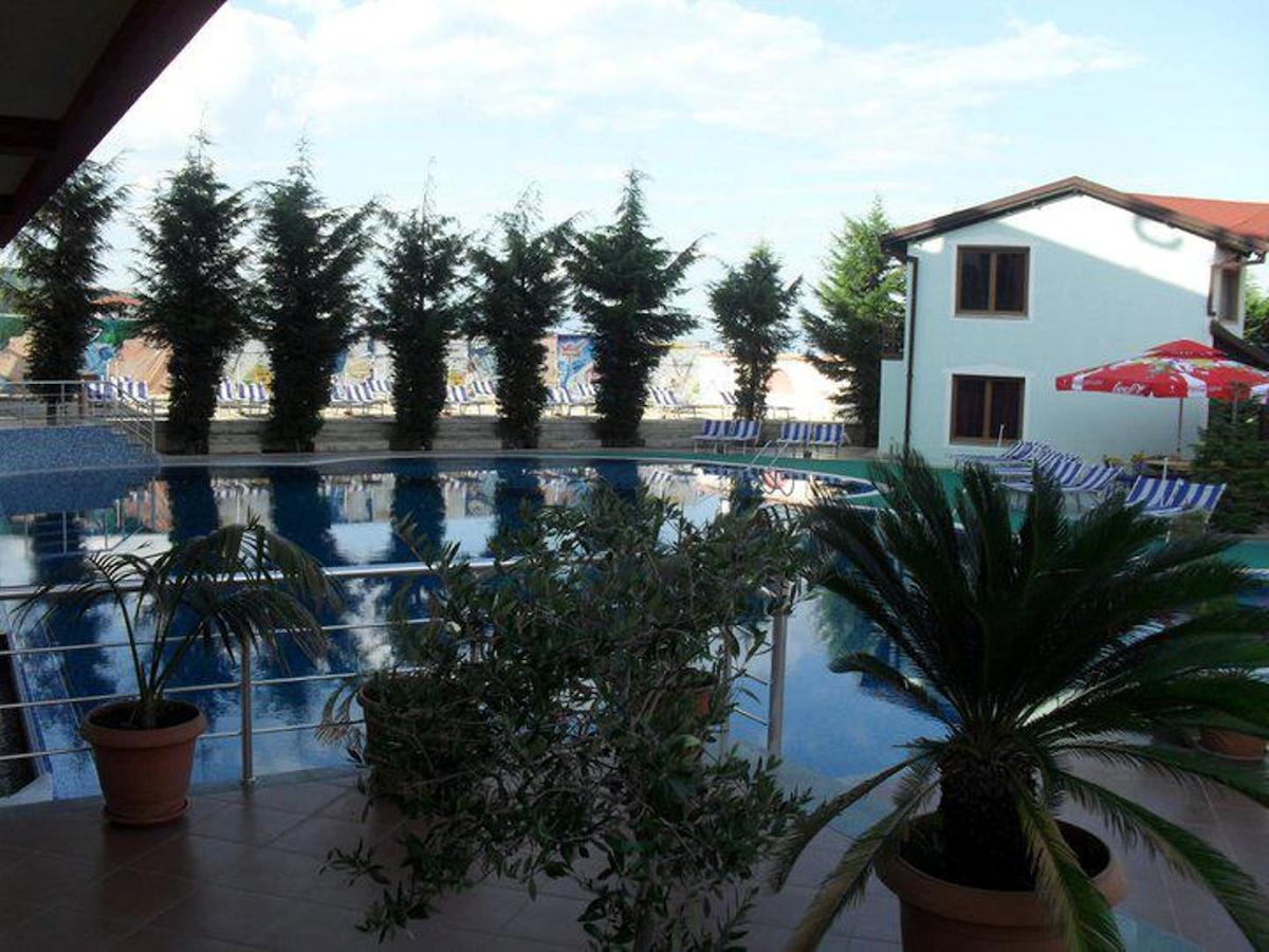Hotel Lyhnidas Udenisht Екстер'єр фото