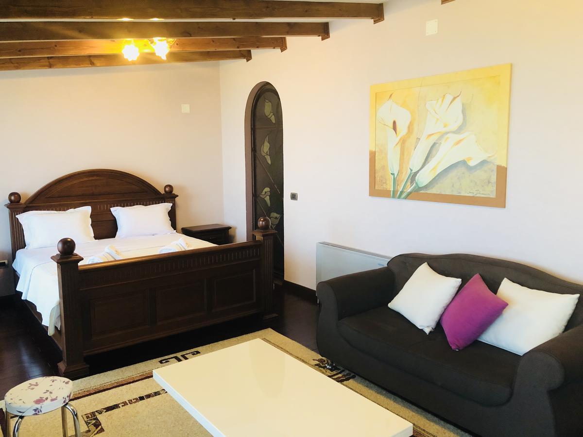 Hotel Lyhnidas Udenisht Екстер'єр фото