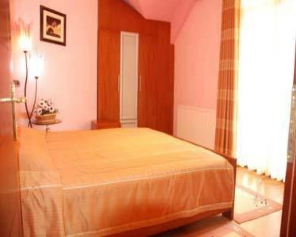 Hotel Lyhnidas Udenisht Екстер'єр фото